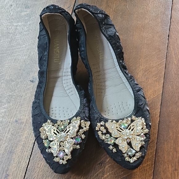 Elegant Black Flats with Golden Butterfly Embellishments - Size 43 - Picture 1 of 3